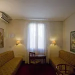 מלון Agli Alboretti 3*